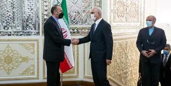 تاکید وزیر امور خارجه بر برقراری مجدد پروازها بین ایران و آذربایجان