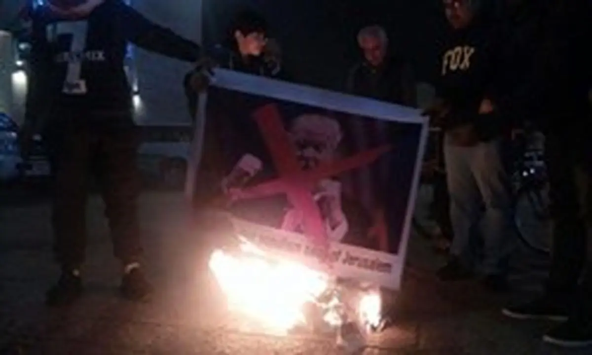 تصاویرترامپ در فلسطین به آتش کشیده شد