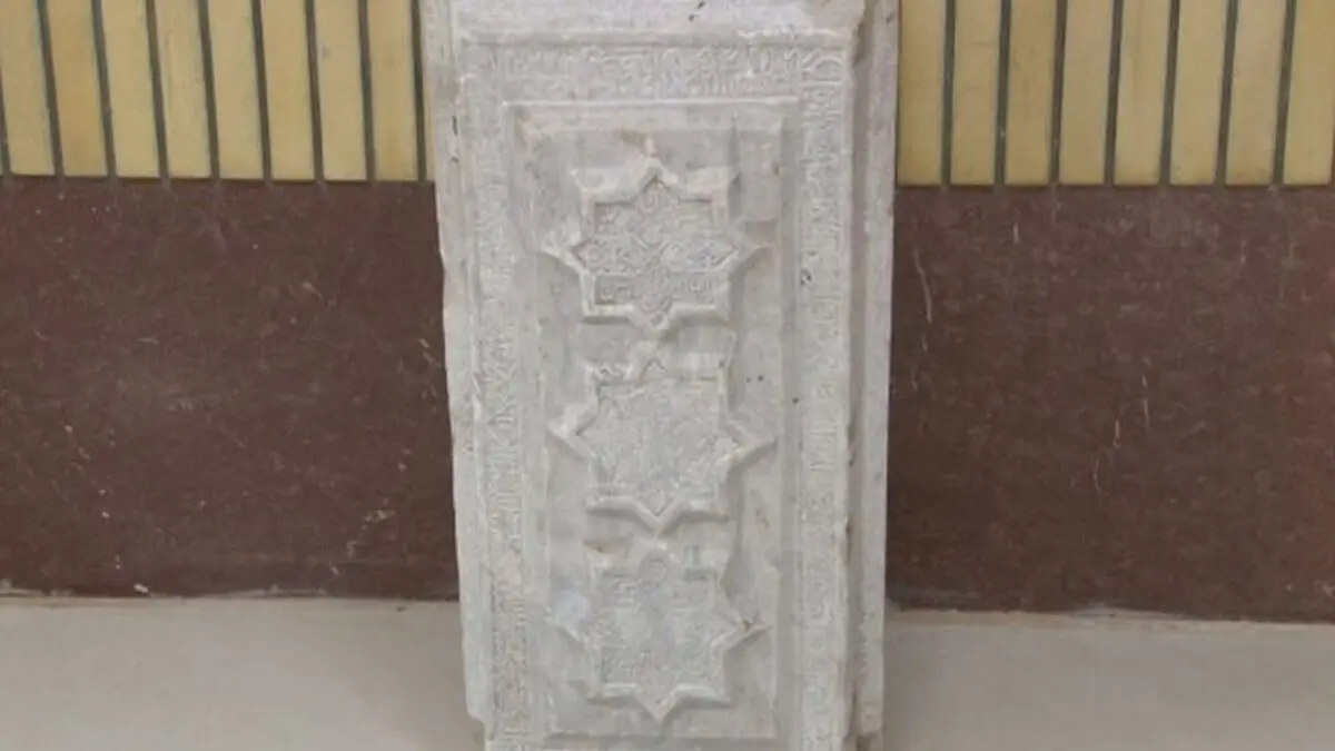 سنگ مزار وزیر شاه تهماسب در همدان کشف شد