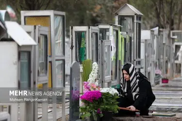 لحظات تحویل سال در گلزار شهدای تهران