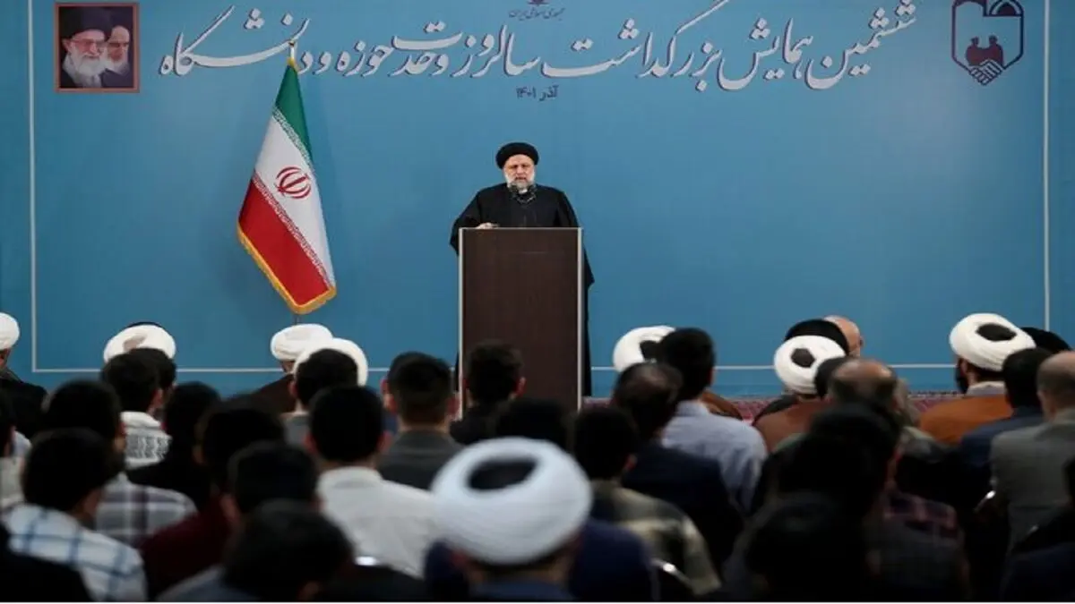 روشنفکر واقعی مخاطرات را شناسایی و هشدار‌های لازم را می‌دهد