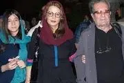 فیلم| حضور مونا مهرجویی در مراسم بدرقه پیکر پدر و مادرش