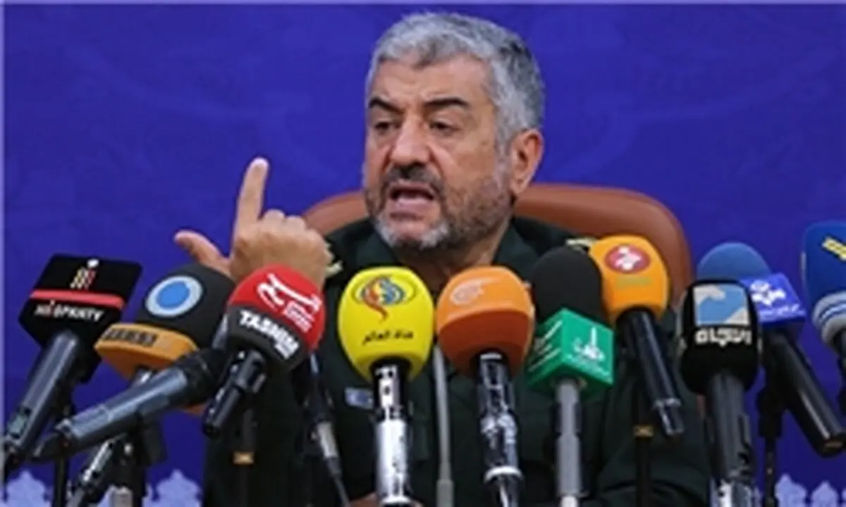واکنش فرمانده سپاه به توهین روزنامه قانون/این روزنامه باید توبه کند