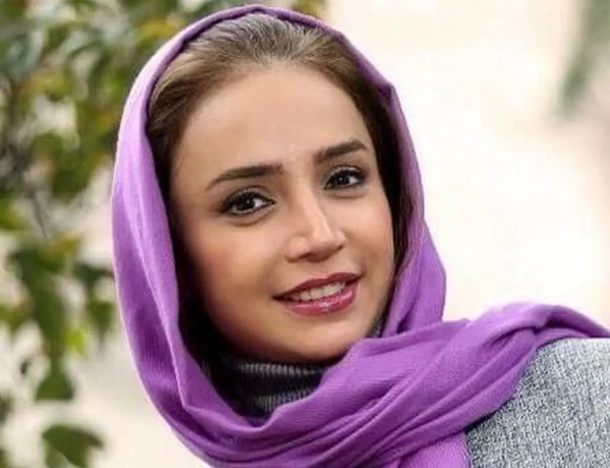 ژست خاص شبنم قلی خانی در کنار مجسمه ای خاص /عکس