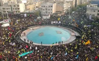 اعتراض به گرانی بنزین در میدان انقلاب/ عکس