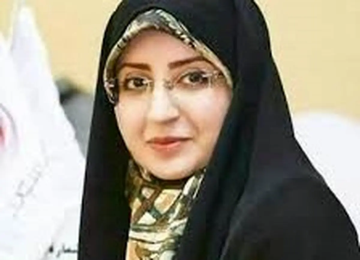 حال و هوای پاییزی مجری مشهور تلویزیون/ عکس