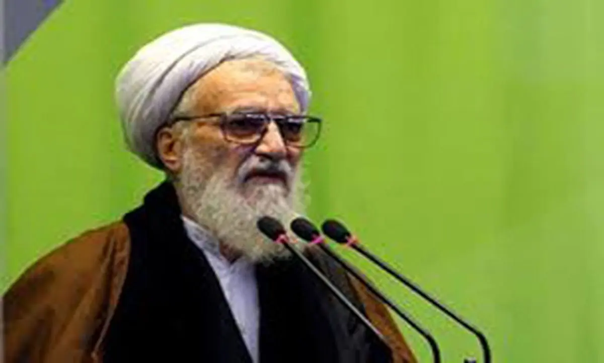 اقامه نماز عید به امامت آیتالله موحدی کرمانی