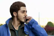 دست فروشی بازیگر «گاندو» در پاریس/ عکس
