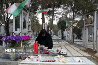 لحظات تحویل سال در گلزار شهدای تهران