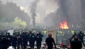 درگیری شدید میان معترضان و پلیس فرانسه 