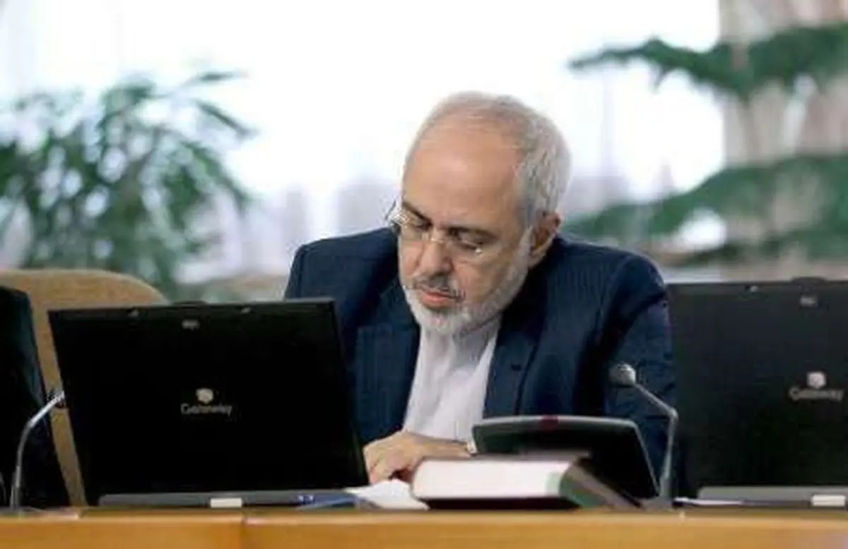 ظریف: جامعه بینالمللی به جنگ احمقانه یمن پایان بخشند