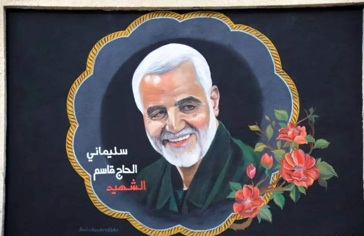 تصویر حاج قاسم سلیمانی بر دیوار حرم حضرت زینب (س) نقش بست