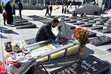سفره عقد بر سر مزار شهید همت