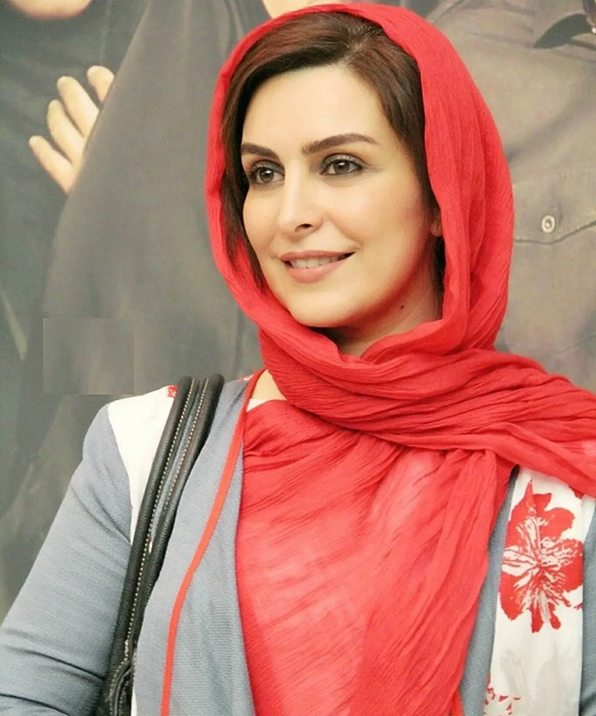 ماه چهره خلیلی: 12 فیلم آماده اکران دارم