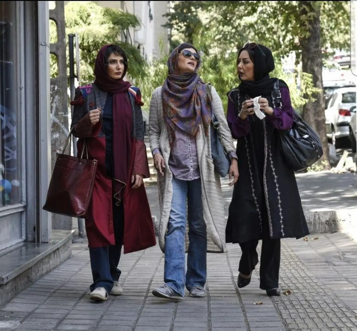 میترا حجارو شقایق فراهانی در جستجوی همسرانشان در جزیره کیش/عکس
