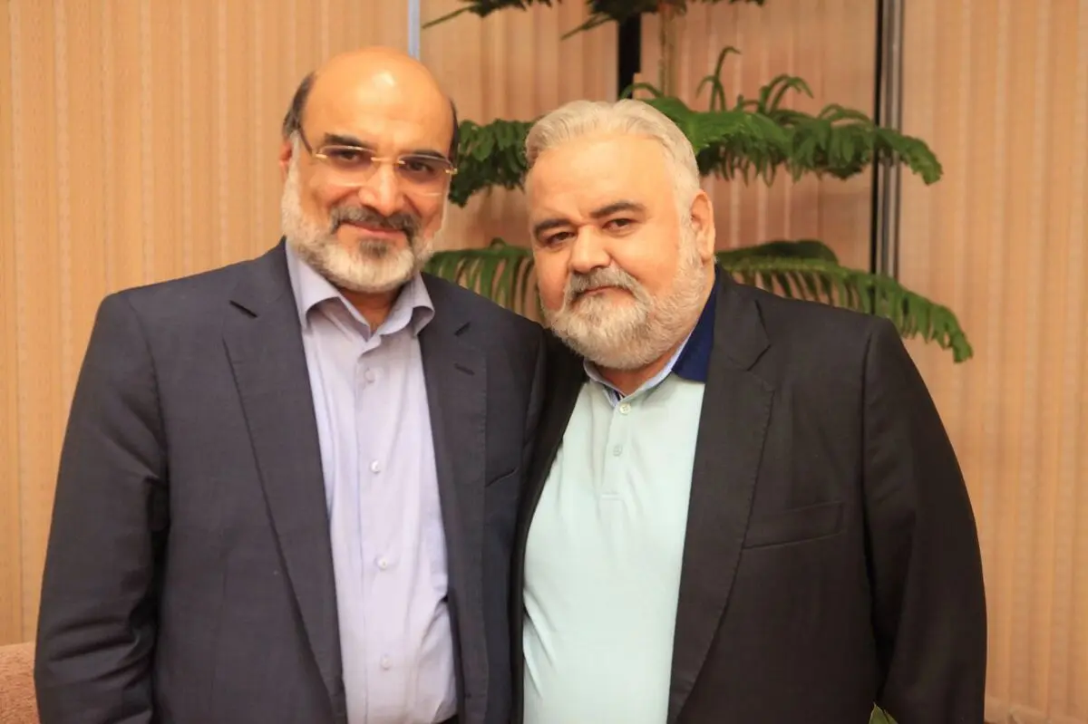 احوال پرسی رئیس رسانه ملی با اکبر عبدی 