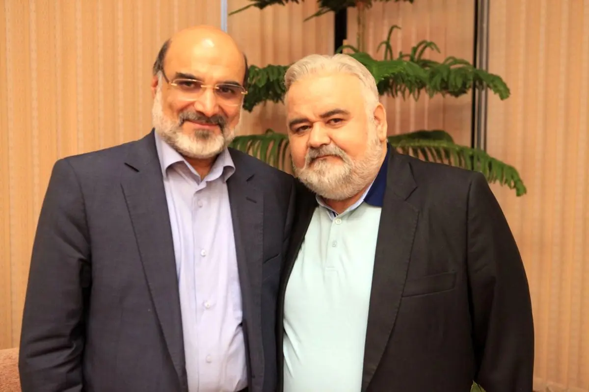 احوال پرسی رئیس رسانه ملی با اکبر عبدی