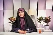 مژده لواسانی و گلاره عباسی مهمان سفره مادر شهید/ عکس