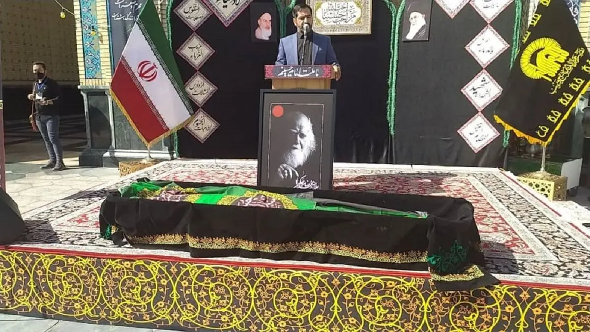 پیکر علامه حکیمی در حرم مطهر رضوی آرام گرفت+ تصاویر