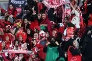 تشویق پرشور هواداران زن پرسپولیس در بازی با استقلال تاجیکستان
