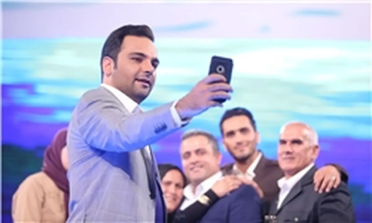  ماجرای سلفی‌های «احسان علیخانی» در برنامه