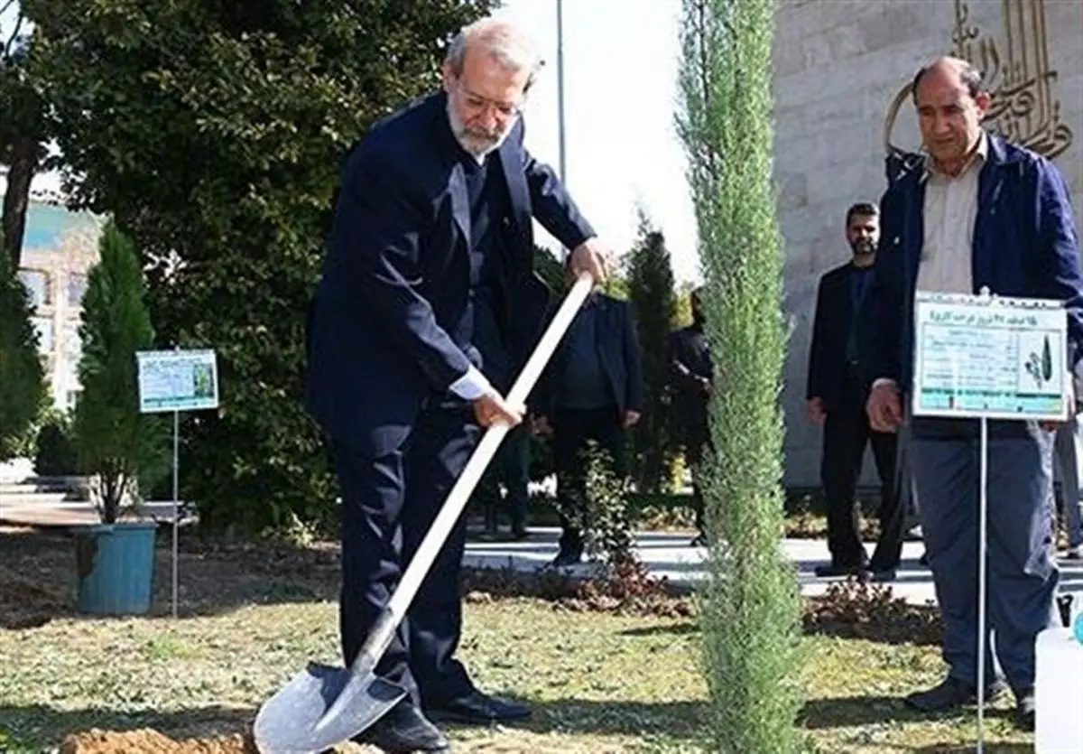 لاریجانی: توسعه فضای سبز برای زیست شهروندان اهمیت بسزایی دارد