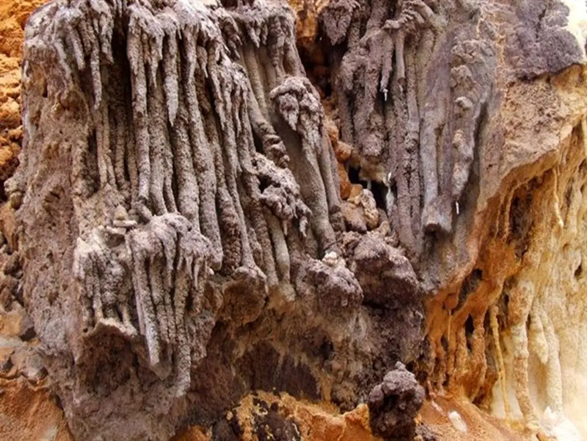 غار نمکی خرسین جاذبه های طبیعی هرمزگان+تصویر