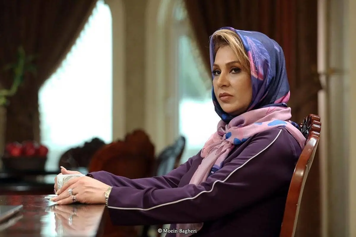 نسرین مقانلو در میان چمنزار /عکس