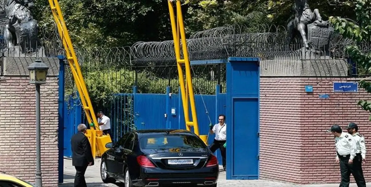 واکنش طلاب حوزه های علمیه کشور به برگزاری جشن تولد ملکه انگلیس در تهران