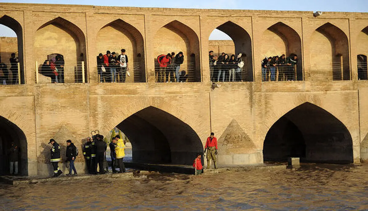 افزایش خروجی سد زاینده‌رود تا ۲۰ خرداد ادامه دارد