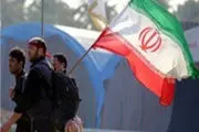 احترام زائر ایرانی به امیرالمومنین (ع)/ عکس