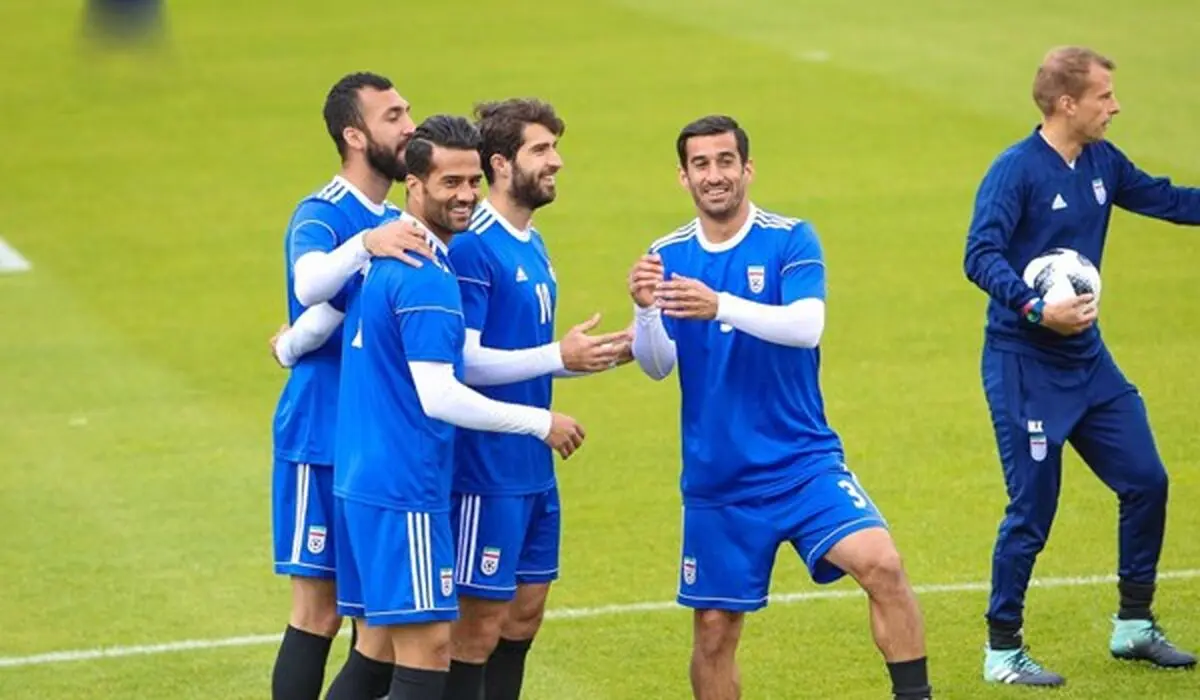 تشویق شدید ملی پوشان ایران و رونالدو!