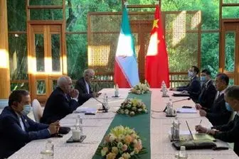 ظریف و وزیر خارجه چین با یکدیگر گفتگو و تبادل نظر کردند