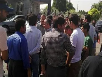 تجمع کارگران شرکت تعطیل شده "نازنخ" مقابل استانداری قزوین