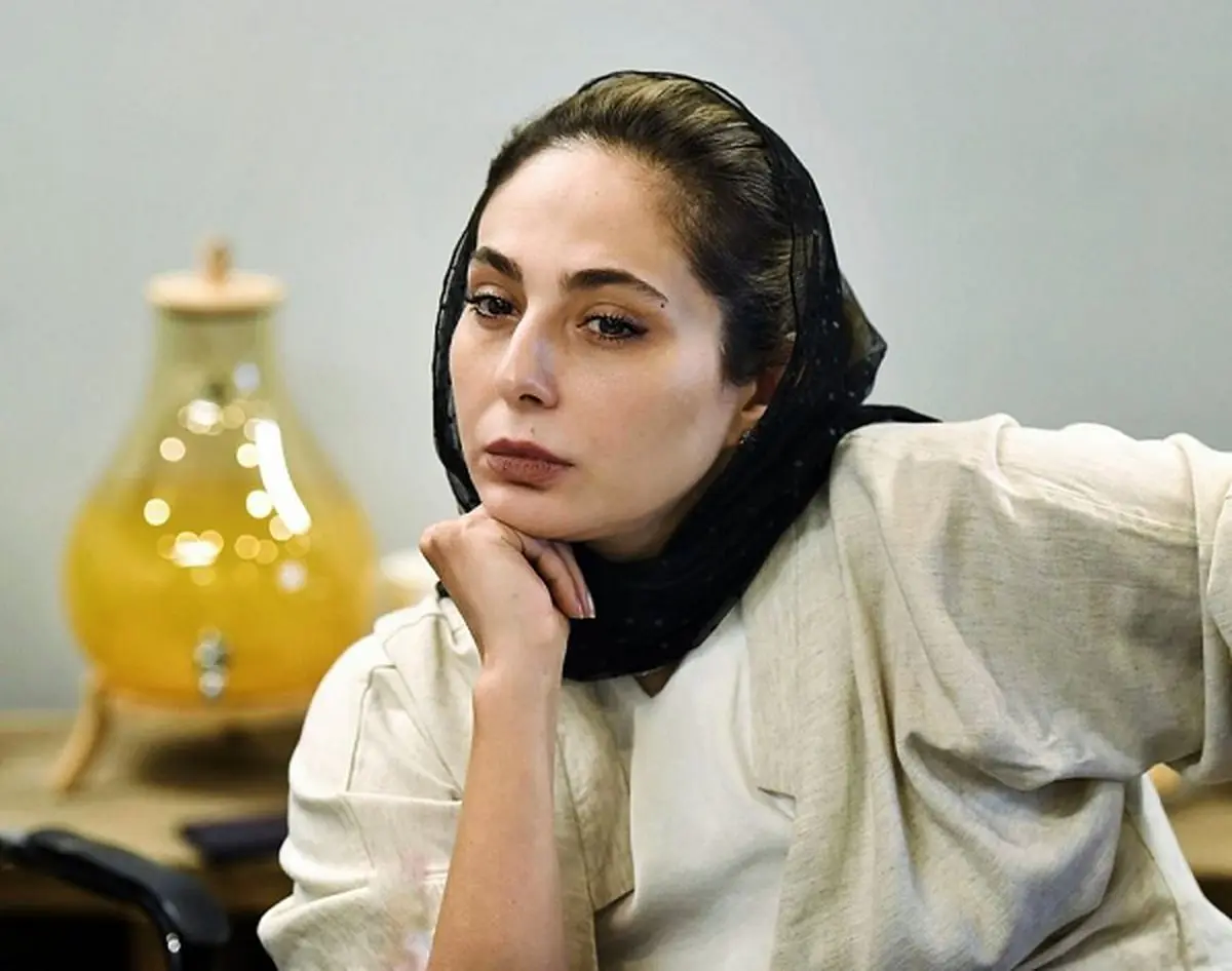 قاب عاشقانه و دلبرانه رعنا آزادیور و همسر مهدی پاکدل در پشت صحنه یک تئاتر + عکس جدید