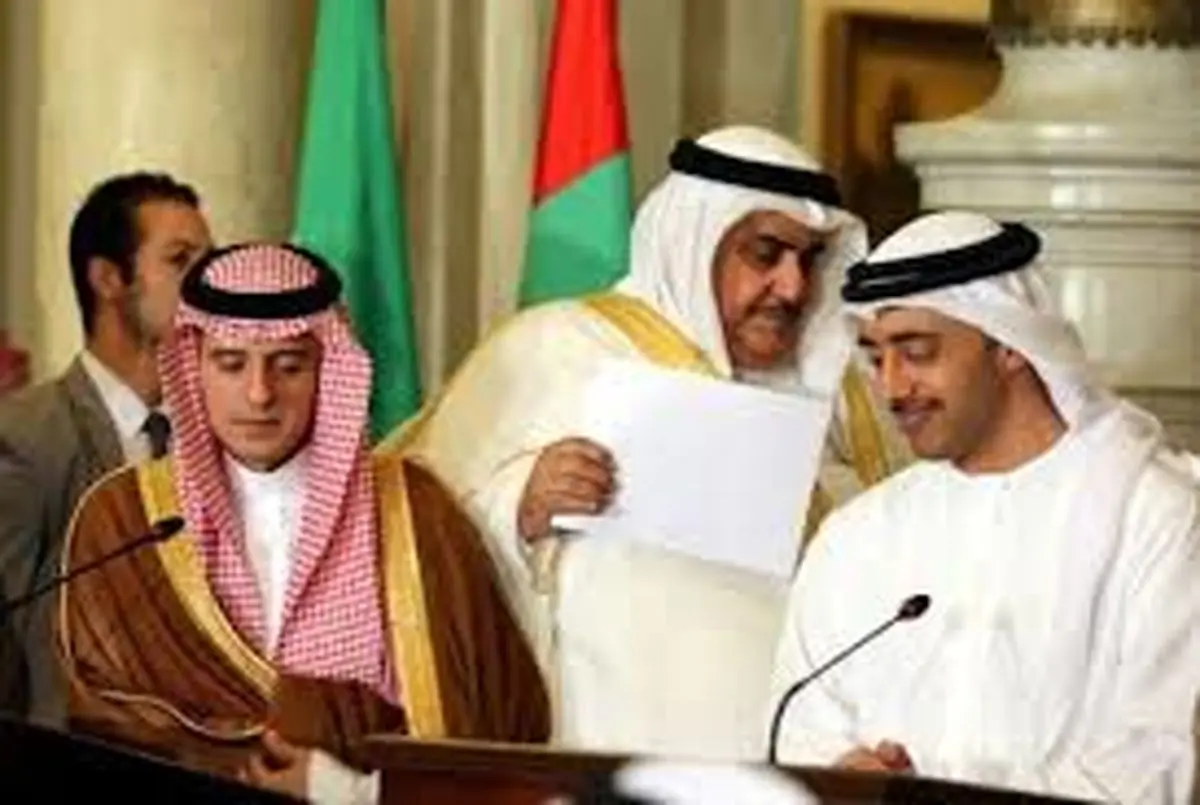 سفیر عربستان: 21 سال است قطر را تحمل می کنیم!