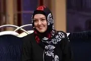 خانم بازیگر از تئاتر می گوید