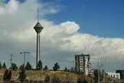 فیلم لحظه برخورد صاعقه به برج میلاد 