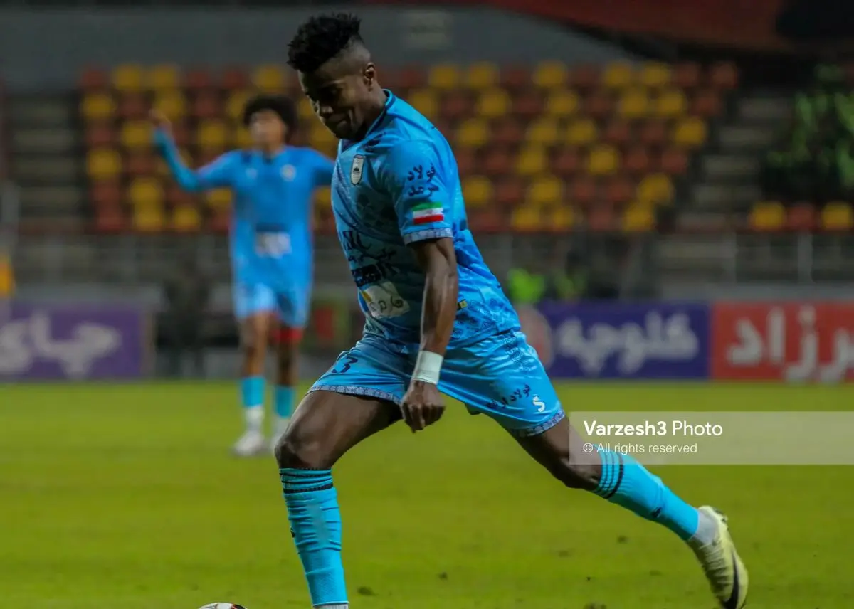 مدافع اکوادوری تیم چادرملو قراردادش را فسخ کرد؟