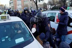درگیری معترضان مخالف اعمال محدودیت‌های کرونا با پلیس در اسپانیا