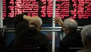بورس در اوج دوام نیاورد: خروج سرمایه از خودرویی‌ها
