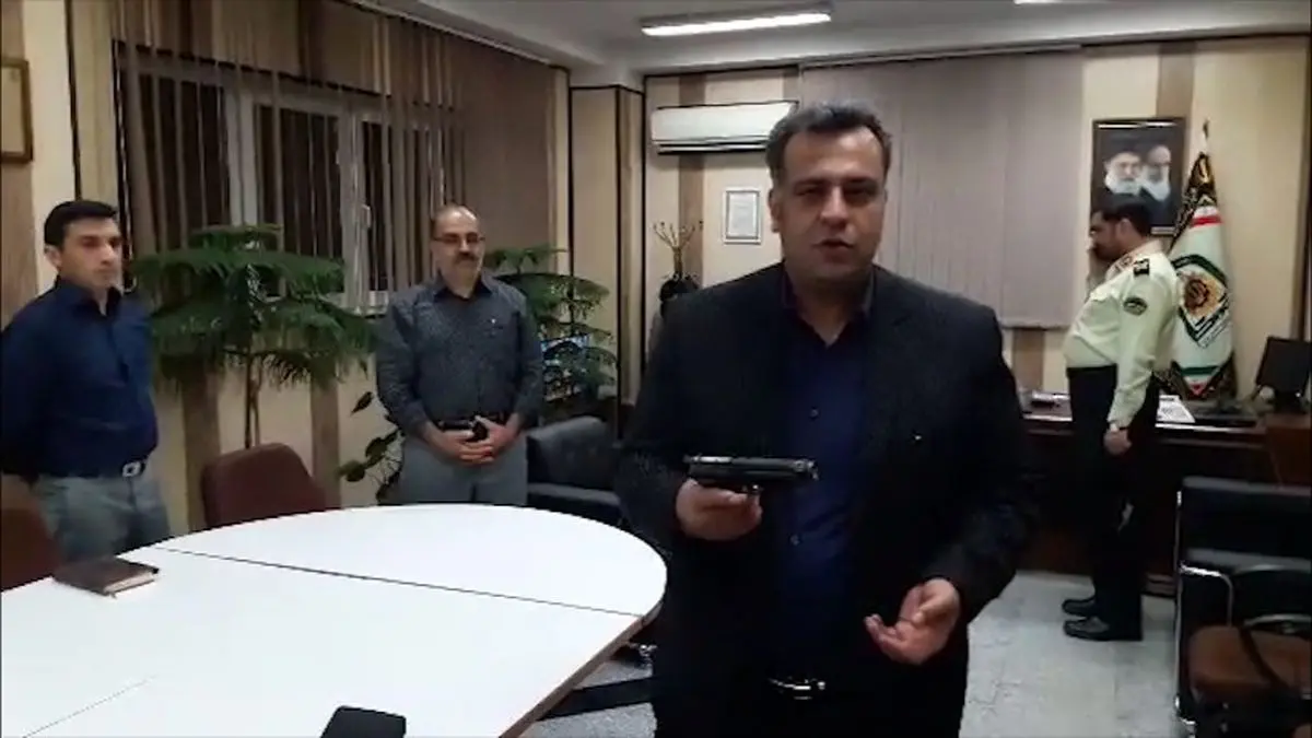 اسلحه‌ای که نجفی با آن همسرش دومش را به قتل رساند/ فیلم
