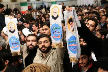 دیدار جمعی از رأی اولی‌ها و خانواده‌های شهدا با رهبر انقلاب