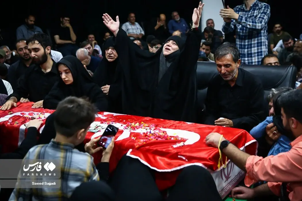 وداع با پیکر شهید مهدی اکبرپور روشن/گزارش تصویی