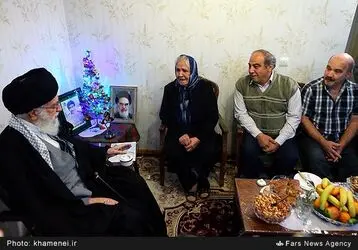 دیدار رهبر انقلاب اسلامی با خانواده‌ شهید آشوری