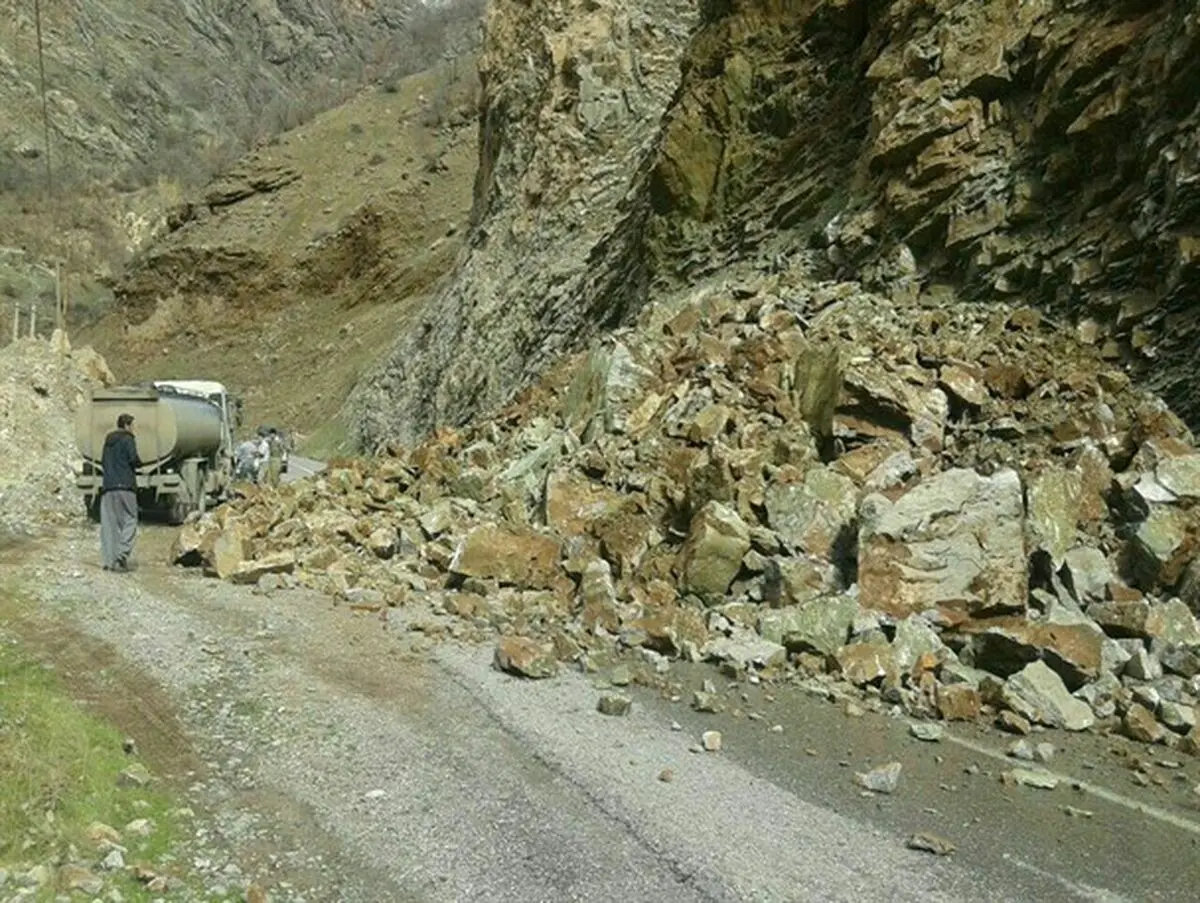 جاده گردشگری عباس‌آباد-کلاردشت تشنه تدبیر مسئولان +عکس