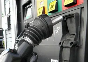 صف طولانی بنزین در بزرگراه رسالت در تهران/عکس