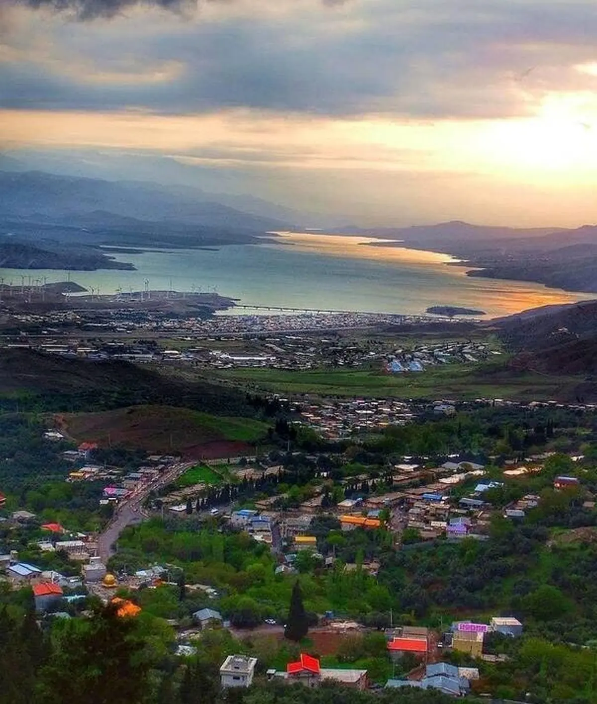 نمایی زیبا از شهر منجیل