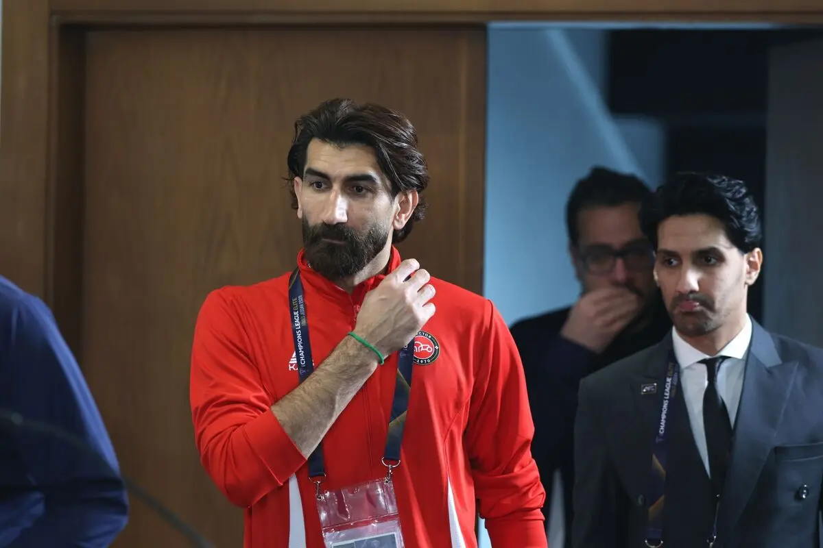 علیرضا بیرانوند در کنفرانس مطبوعاتی بازی شباب‌الاهلی خبر ساز شد
