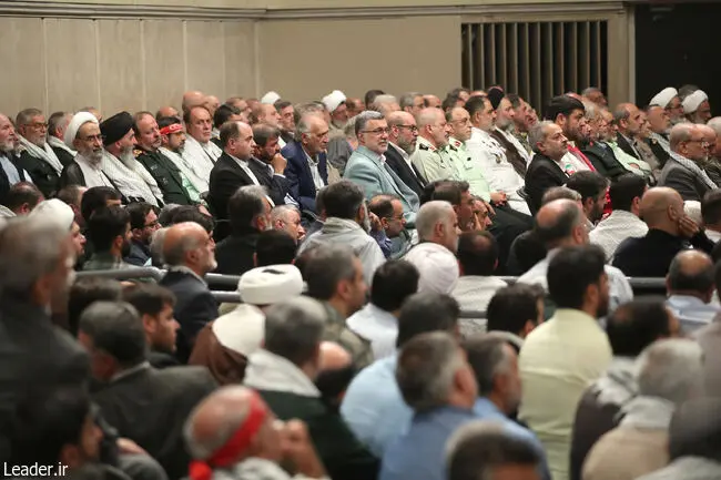 دیدار پیشکسوتان و فعالان دفاع مقدس و مقاومت با رهبر انقلاب/گزارش تصویری